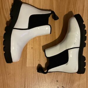 Native Kensington Treklite White Gloss Boots